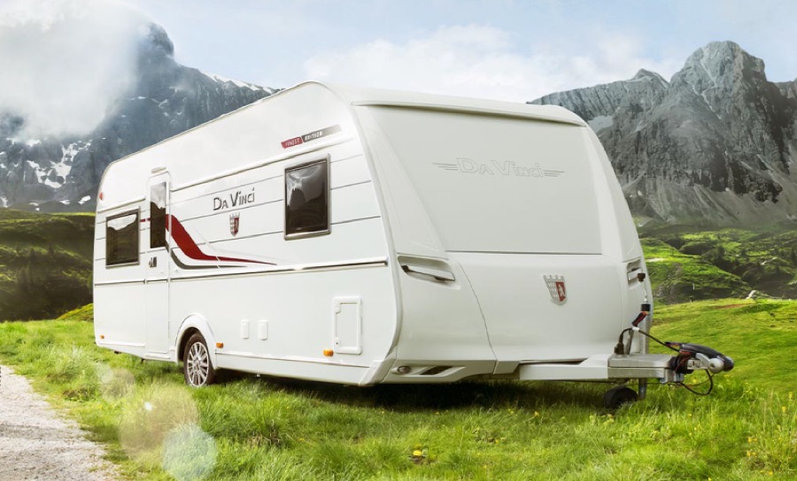 Tabbert Cazadora Wohnwagen vor Bergkulisse